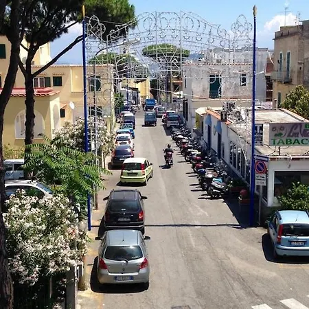 Casa Di Claudio, Spazioso Con 3 E Terrazza Panoramica Nel Centro Di Appartamento Ischia