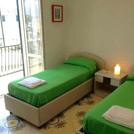 Casa Di Claudio, Spazioso Con 3 E Terrazza Panoramica Nel Centro Di 이스키아
