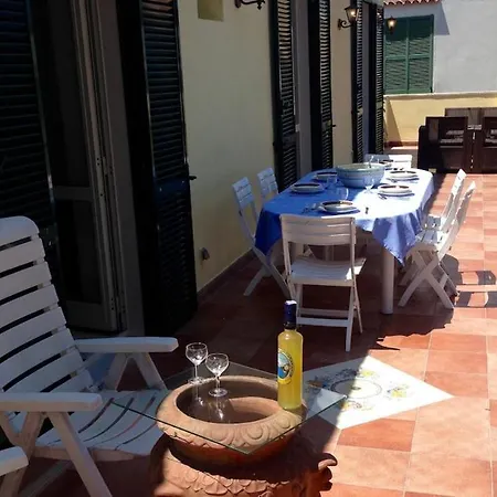 Casa Di Claudio, Spazioso Con 3 E Terrazza Panoramica Nel Centro Di Daire