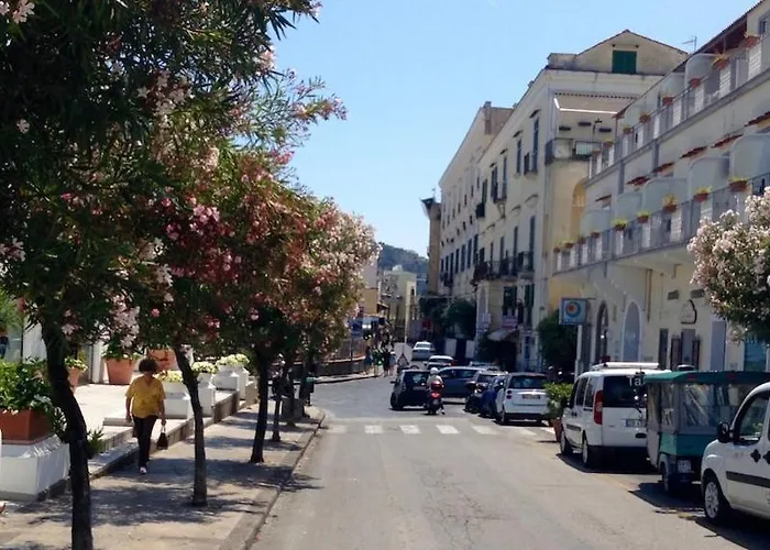 Apartament Casa Di Claudio, Spazioso Con 3 E Terrazza Panoramica Nel Centro Di
